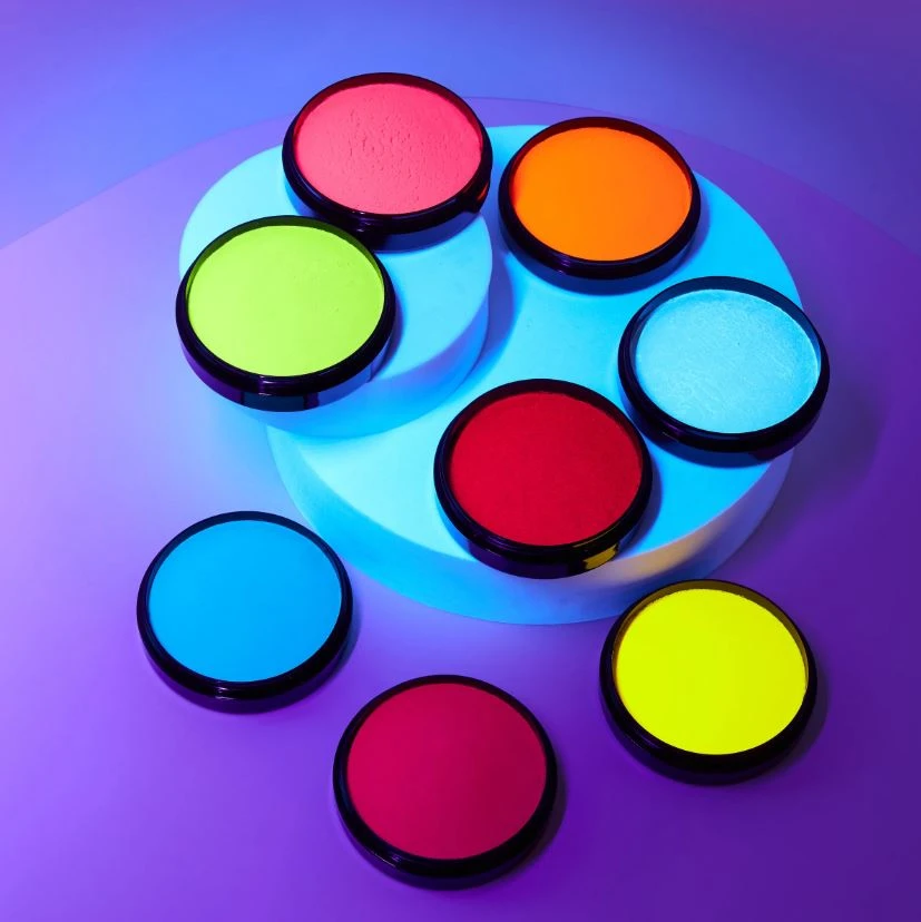 Moon Glow Neon UV - Pro Face Paint Cake - Red (36g) 6 Moon Glow Neon UV - Pro Face Paint Cake - Red (36g) - Image 4